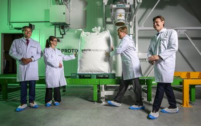The Dutch King officially completed the opening by handing over a first load of insect protein to Skretting, the fish feed division of Nutreco. Photo: Corne de Weert