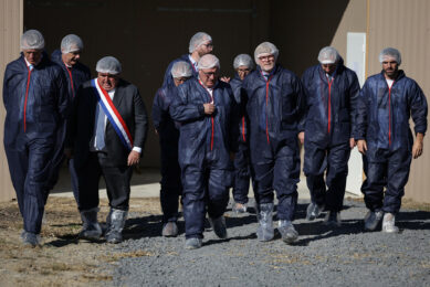 French Agriculture Minister Marc Fesneau visits a duck farm in Labarthete, France, to launch a national avian influenza vaccination campaign on October 2, 2023. Photo: ANP (Valentine Chapuis / AFP).