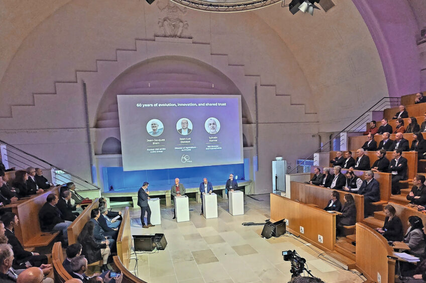 Session at the Verniquet Amphitheatre in Paris. Photos: Marieke Ploegmakers